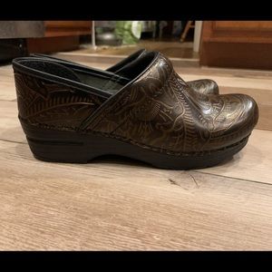 Dansko Professional Brown Tooled New Size 39